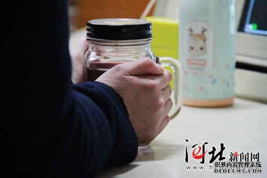 秦皇島“警花”綻放寒風(fēng)中(組圖)