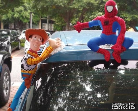 車主注意！車上貼了這種東西，引發(fā)事故要負全責(zé)